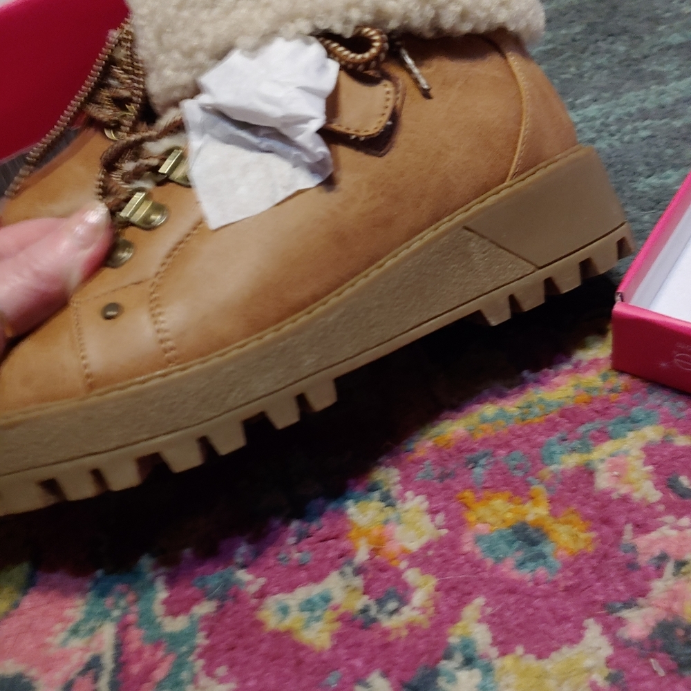 Boots - Picture 3 of 3